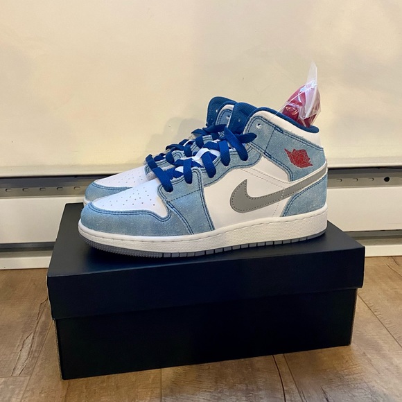 Jordan 1 Mid - Emerald / 6.5 women - Picture 1 of 5